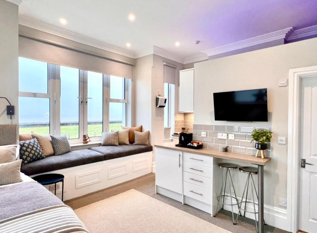 Beachfront Compact Coastal Crib, Direct Sea Views & Air Conditioning Littlestone-on-Sea Екстер'єр фото