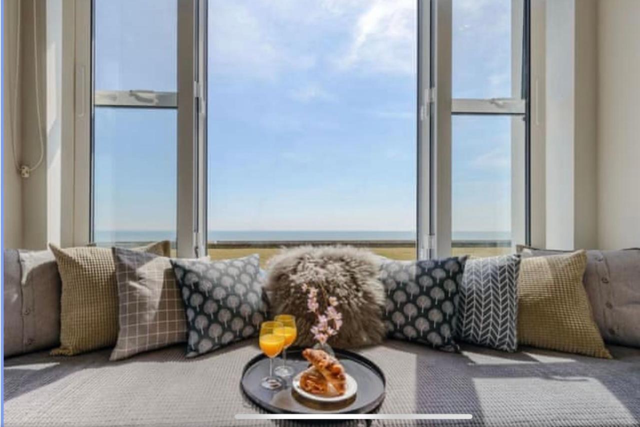 Beachfront Compact Coastal Crib, Direct Sea Views & Air Conditioning Littlestone-on-Sea Екстер'єр фото