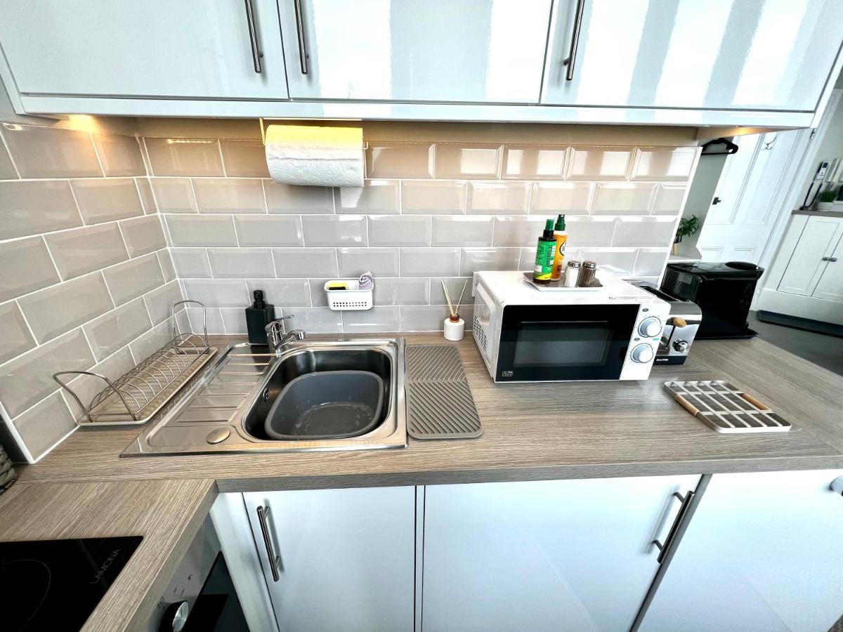 Beachfront Compact Coastal Crib, Direct Sea Views & Air Conditioning Littlestone-on-Sea Екстер'єр фото