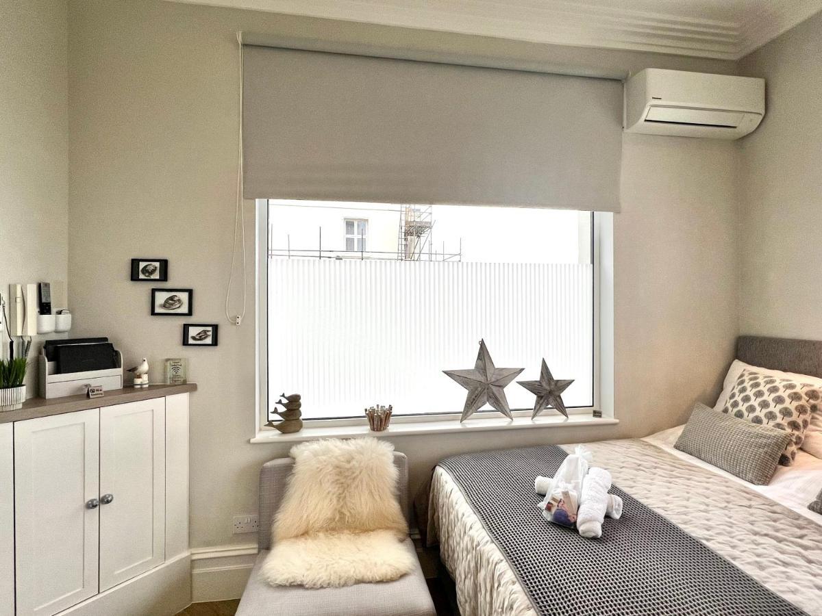 Beachfront Compact Coastal Crib, Direct Sea Views & Air Conditioning Littlestone-on-Sea Екстер'єр фото