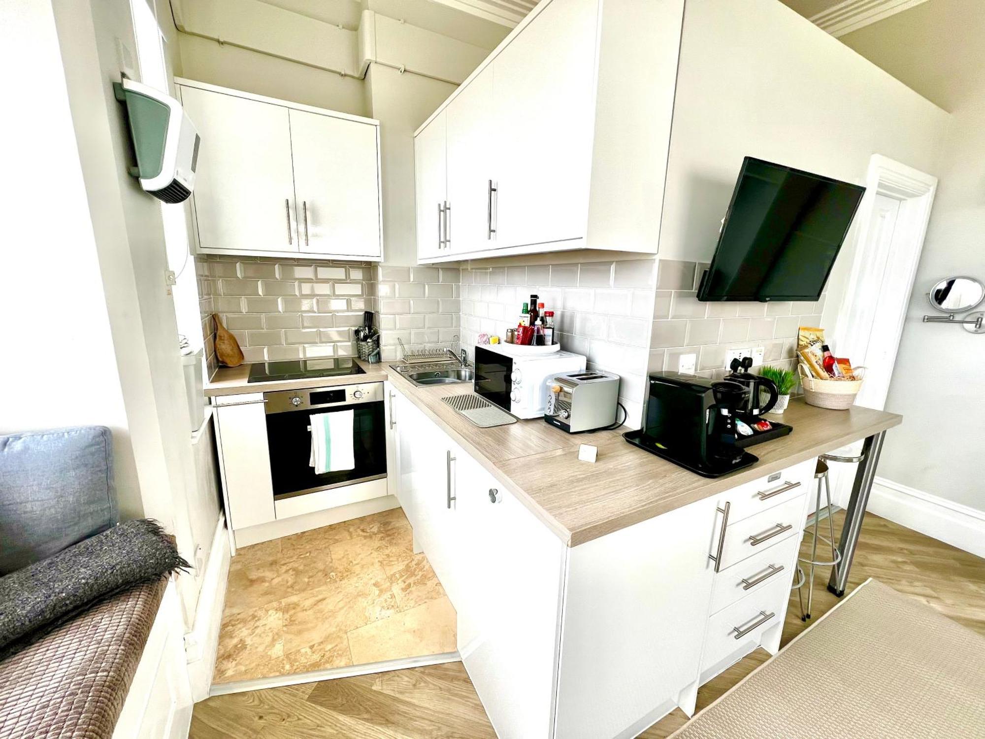 Beachfront Compact Coastal Crib, Direct Sea Views & Air Conditioning Littlestone-on-Sea Екстер'єр фото