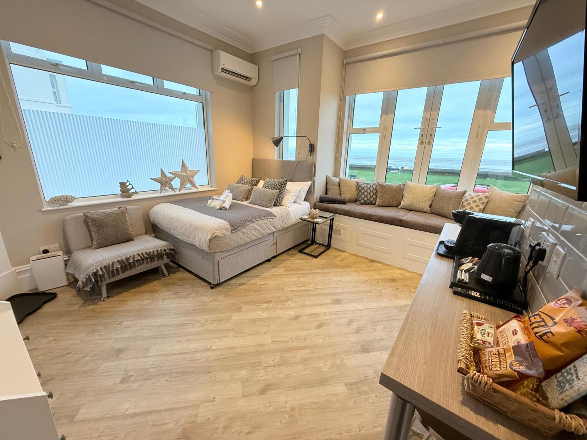 Beachfront Compact Coastal Crib, Direct Sea Views & Air Conditioning Littlestone-on-Sea Екстер'єр фото