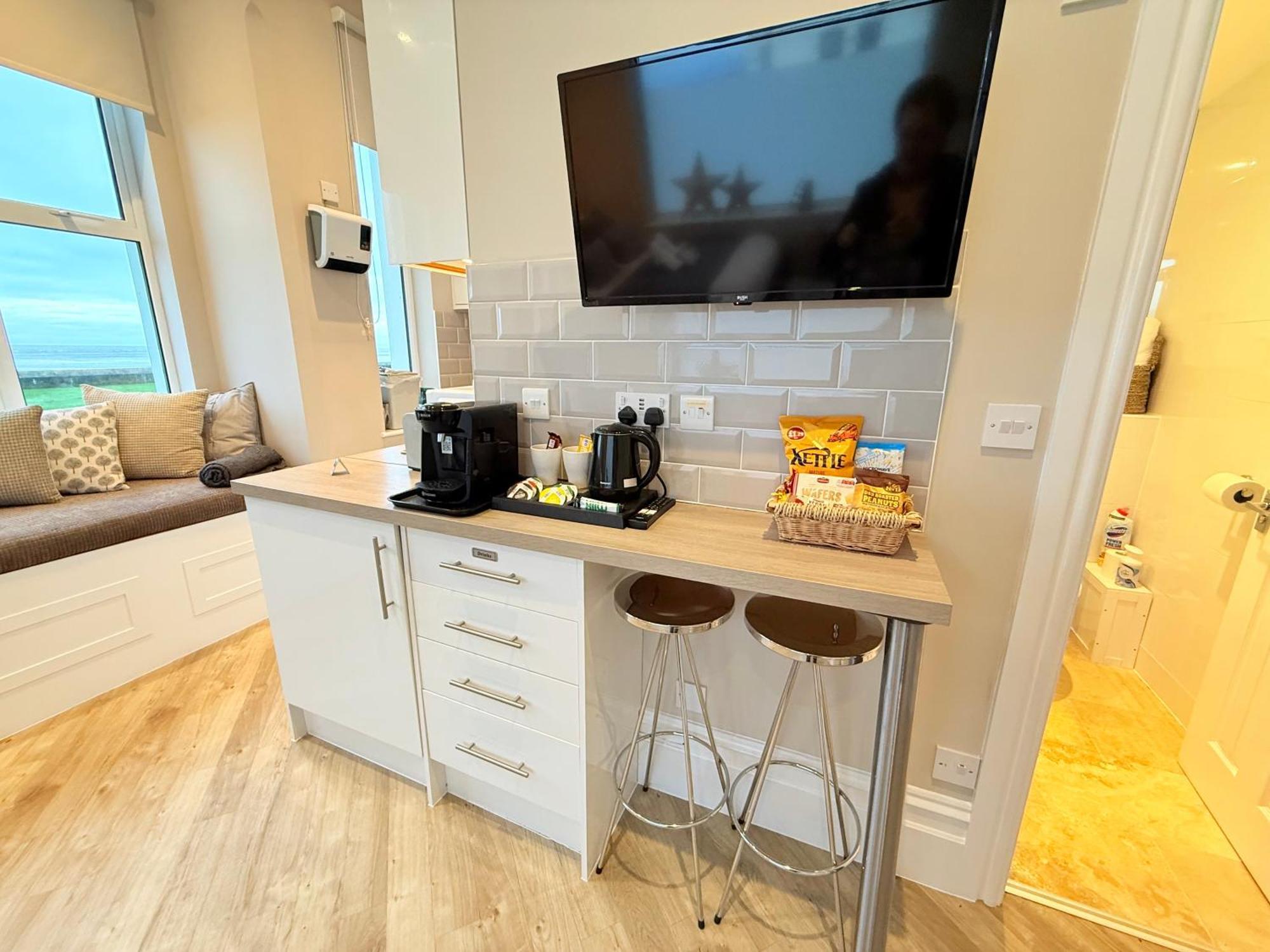 Beachfront Compact Coastal Crib, Direct Sea Views & Air Conditioning Littlestone-on-Sea Екстер'єр фото